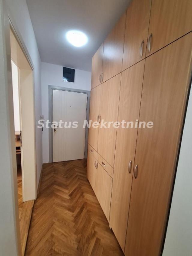 ODLIČAN DVOSOBAN STAN 44M2 GRBAVICA 450EU