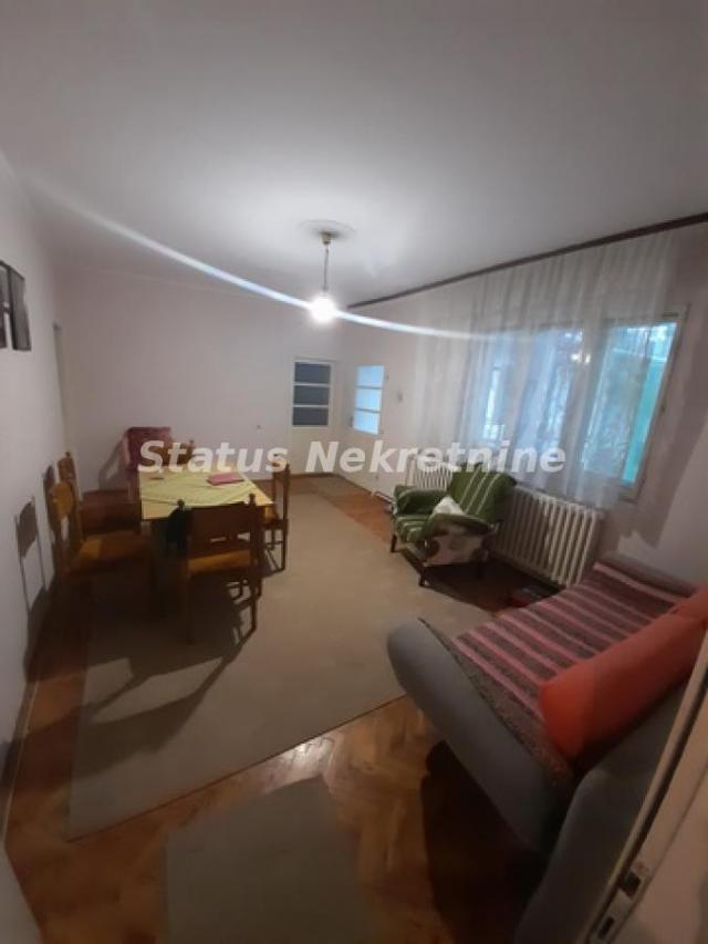 Futog-Spratna Porodična kuća 150 m2 na Velikom Placu 885 m2 u Mirnom kraju-065/385 8880