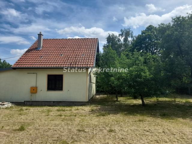 Banstol-Uknjižena Vikendica 65 m2 na lepom ravnom Placu 1067 m2 u Zelenoj Oazi-065/385 8880