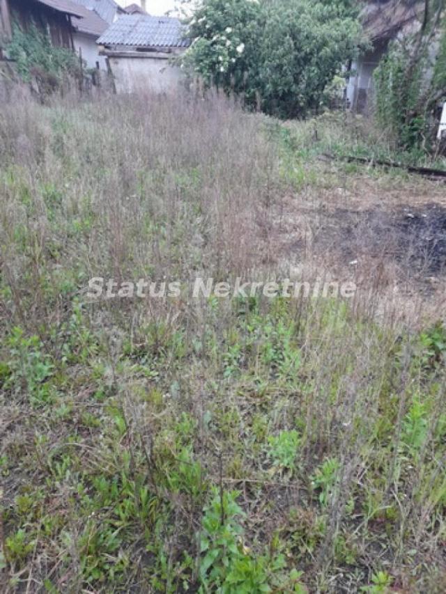 Futog-Spratna Porodična kuća 150 m2 na Velikom Placu 885 m2 u Mirnom kraju-065/385 8880