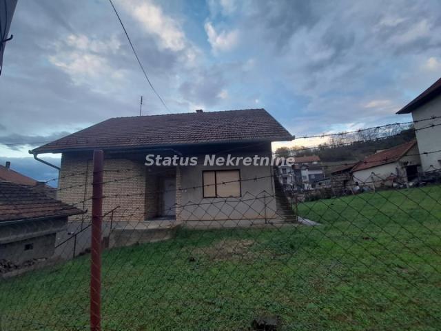 Bukovac-Spratna Porodična kuća 100 m2 na Placu od 780 m2 u Visinskom kraju-065/385 8880