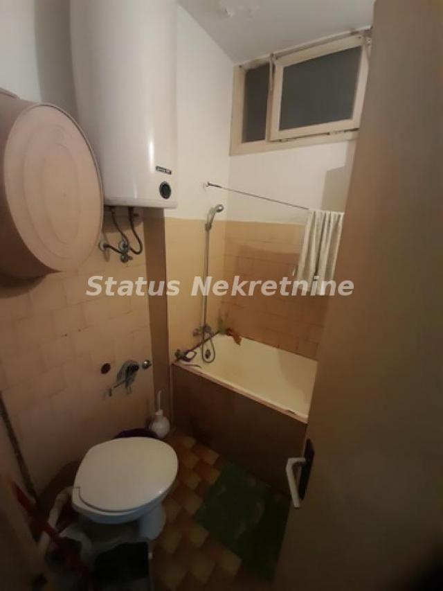 Detelinara-Uknjižen Dvosoban stan 53 m2 na drugom spratu sa dve Terase-065/385 8880