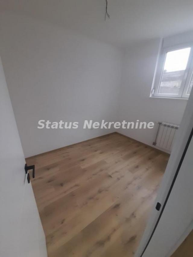 Petrovaradin-Useljiv Jednoiposoban stan 33 m2 u Suterenu na Top Lokaciji--065/385 8880