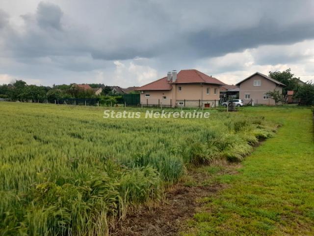 Futog-Odličan Građevinski plac 686 m2 u Novom Futogu-065/385 8880