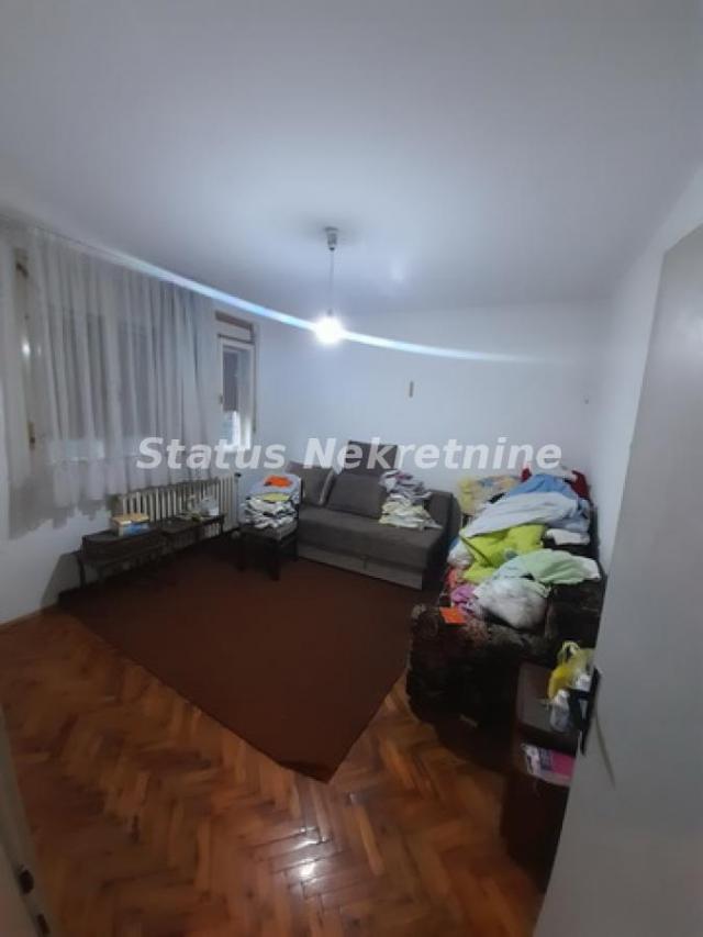 Futog-Spratna Porodična kuća 150 m2 na Velikom Placu 885 m2 u Mirnom kraju-065/385 8880