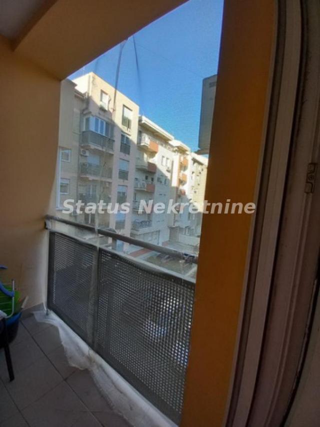 Nova Detelinara-*Naša Preporuka*-Prazan Dvosoban stan 40 m2 na trećem spratu-065/385 8880