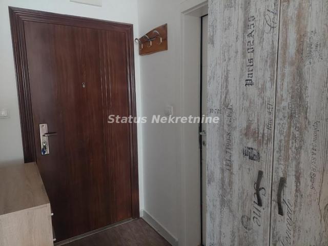 Somborski Bulevar-Uknjižen Dvosoban stan 35 m2 sa Luks Nameštajem-065/385 8880