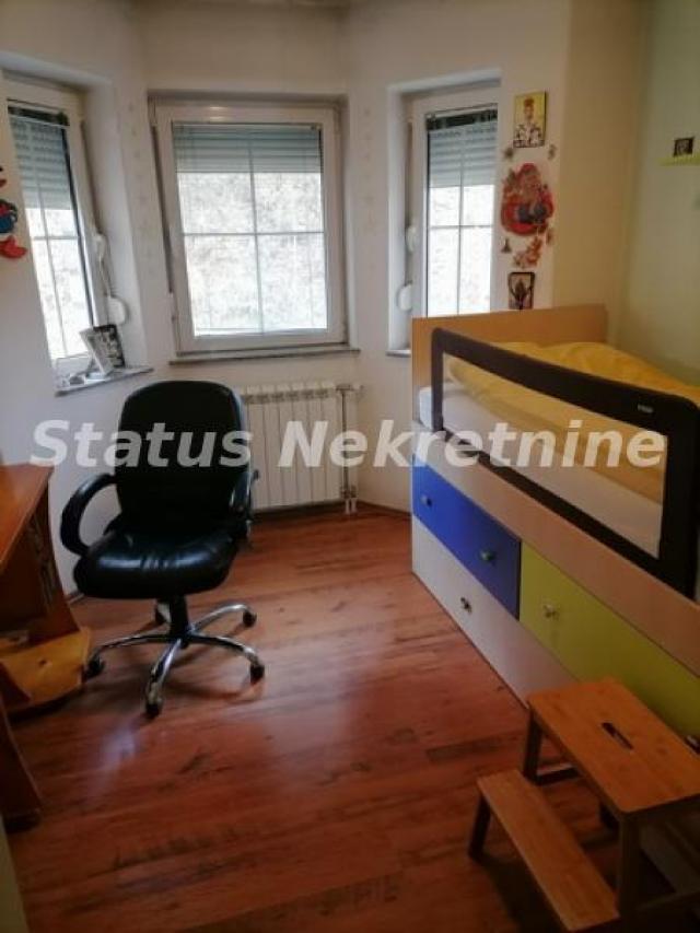 Vrdnik-Uknjižena kuća 160 m2 sa Poslovnim Objektom 600 m2 u blizini Vrdničke Kule-065/385 8880