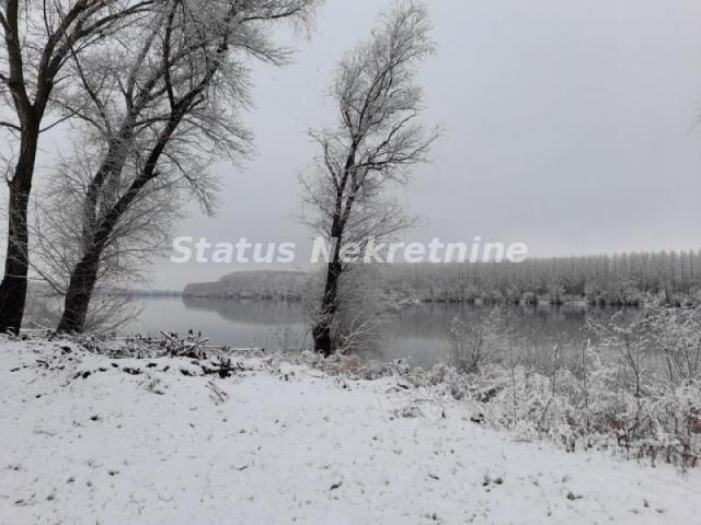 Banoštor-Fantastičan Veliki Građevinski Plac 3000 m2 pored vode za Umetnike i uživanje-065/385 8880