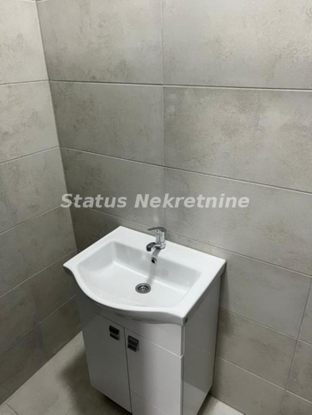 Podbara-Uknjižen Lokal 57 m2 za Razne Namene-065/385 8880