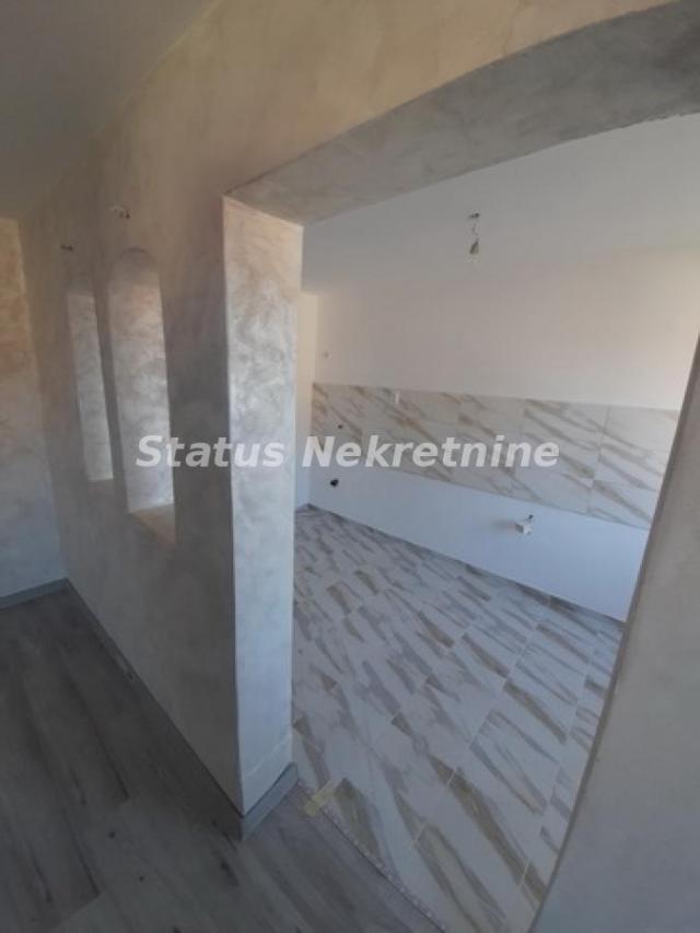 Veternik-Prazna Sedmosobna kuća 250 m2 u mirnom kraju-potreban Depozit-Zakupnina 800e-065/385 8880