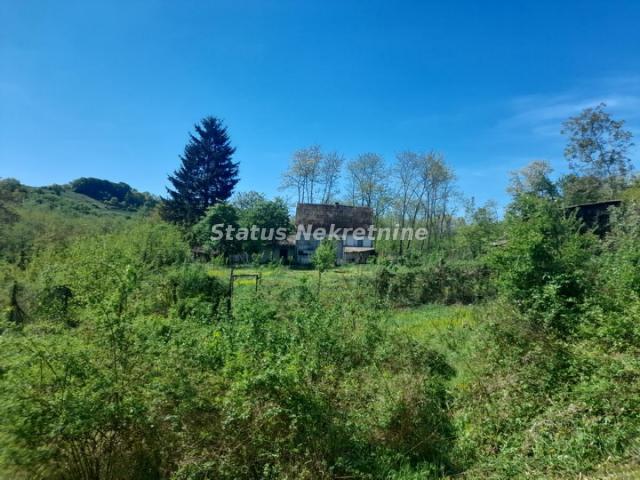 Sremski Karlovci-Velika Parcela 14715 m2(3820 m2+10900 m2)iz dve susedne parcele-065/385 8880