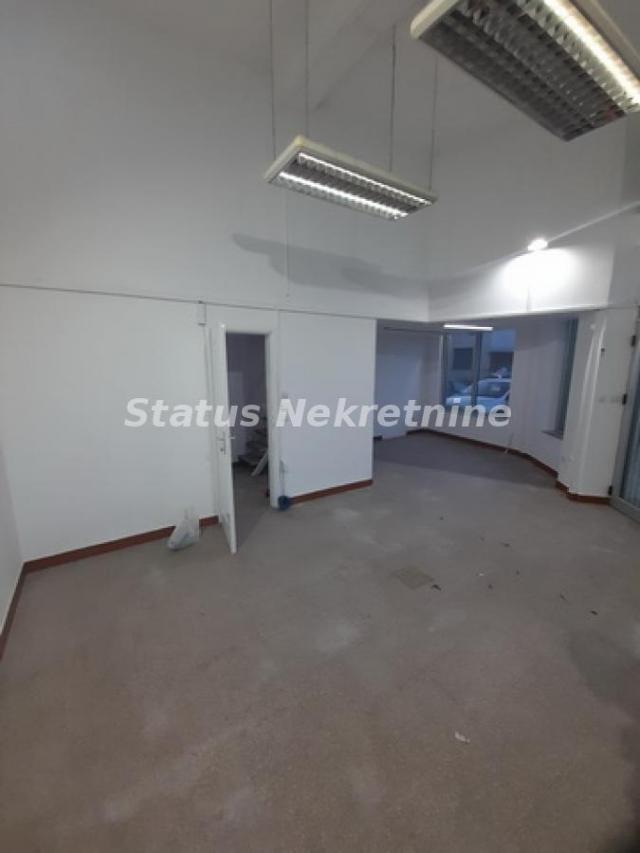 Salajka-Uknjižen Ulični Lokal 36 m2 sa galerijom na Top Lokaciji-065/385 8880