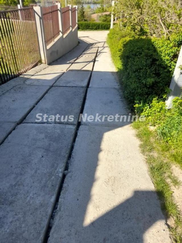 Sremska Kamenica-Bocke-Najlepši ravan Građevinski Plac 532 m2 u Zelenoj Oazi sa pogledom na grad-065