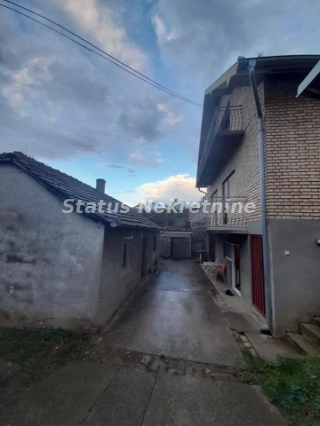 Bukovac-Spratna Porodična kuća 100 m2 na Placu od 780 m2 u Visinskom kraju-065/385 8880