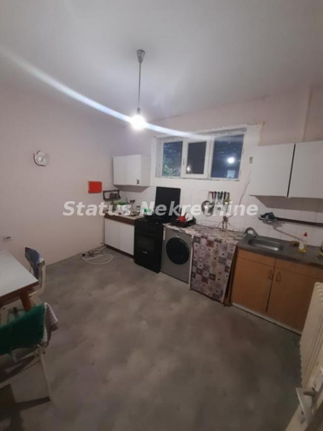 Futog-Spratna Porodična kuća 150 m2 na Velikom Placu 885 m2 u Mirnom kraju-065/385 8880