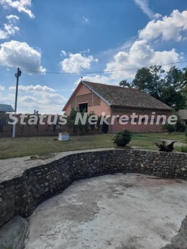 Čenej-odličan salaš 124 m2 na placu od 8071 m2 na pogodnoj lokaciji