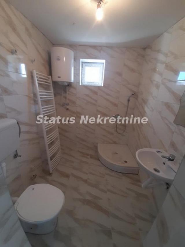 Veternik-Prazna Sedmosobna kuća 250 m2 u mirnom kraju-potreban Depozit-Zakupnina 800e-065/385 8880