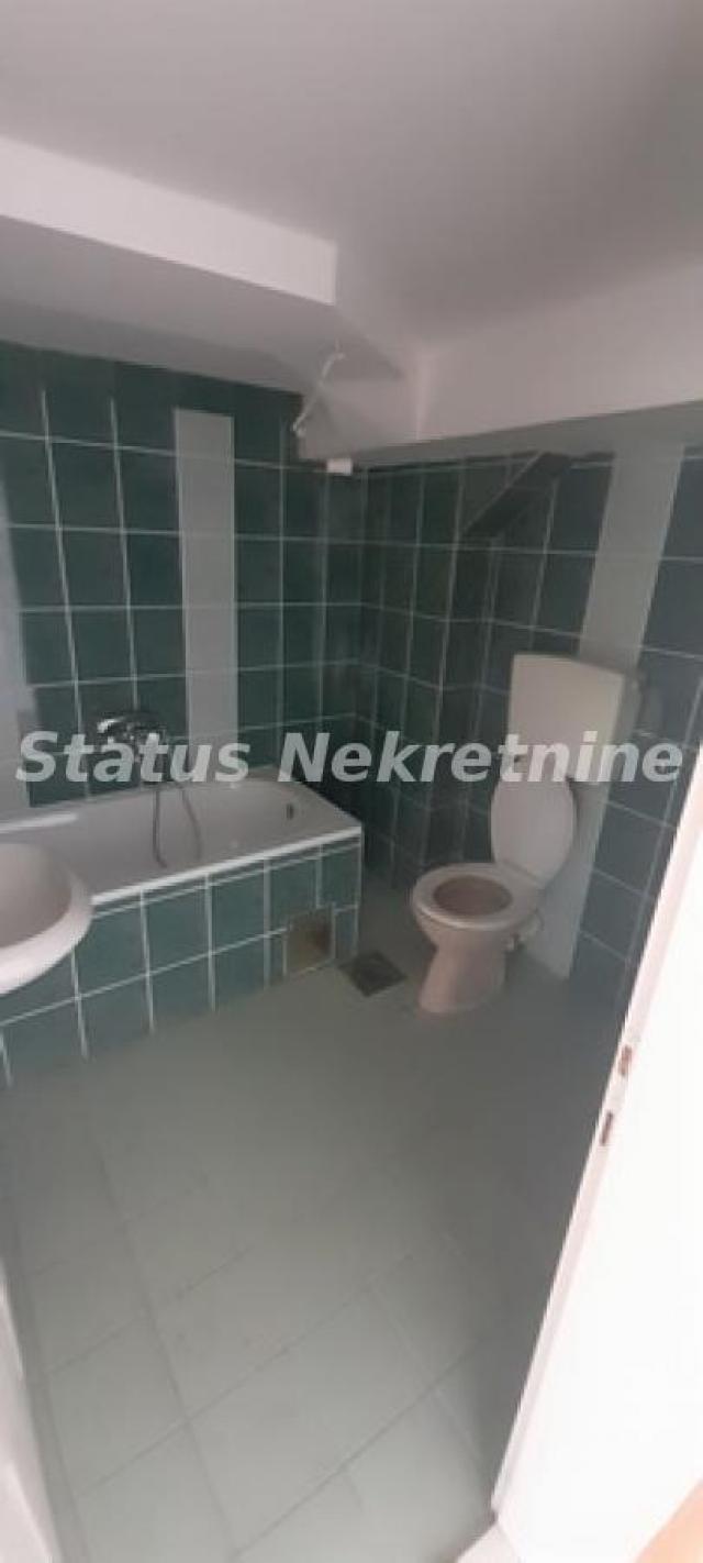 Novo Naselje-Poslovni Prostor 128 m2 Dupleks pogodan za kancelarije u Mirnom kraju-065/385 8880