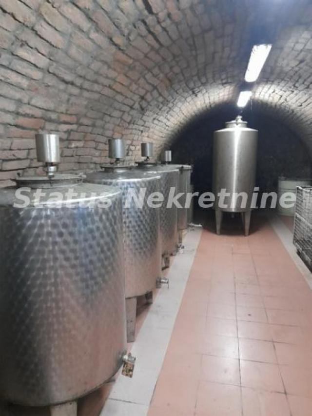 LAGUMI- SREMSKI KARLOVCI - VINARIJA **** EKSKLUZIVNO****