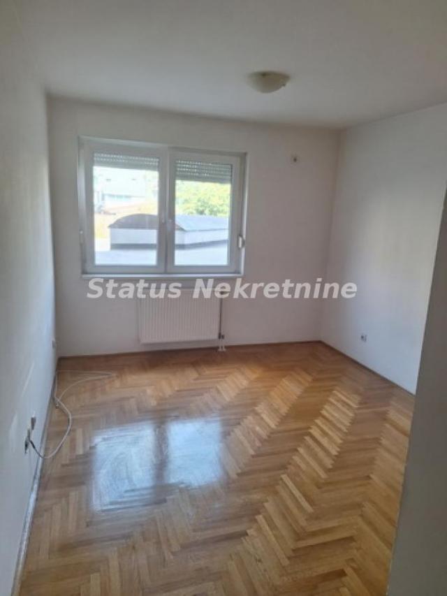 Grbavica-Uknjižena Garsonjera 20 m2 na Top Lokaciji-065/385 8880