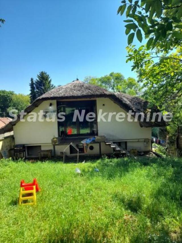 Sremski Karlovci- Autentična Sremačka kuća sa krovom od Trske-065/385 8880