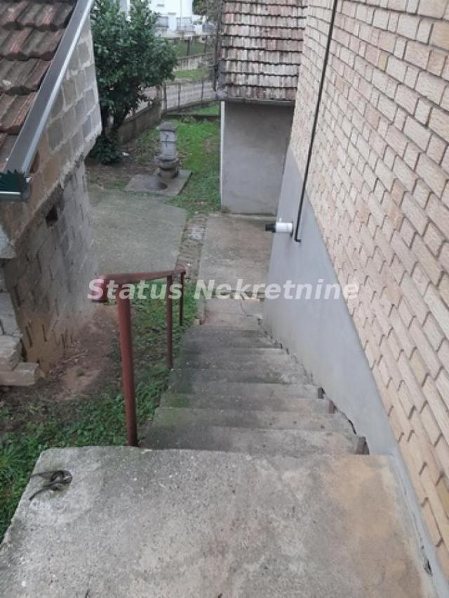 Bukovac-Spratna Porodična kuća 100 m2 na Placu od 780 m2 u Visinskom kraju-065/385 8880