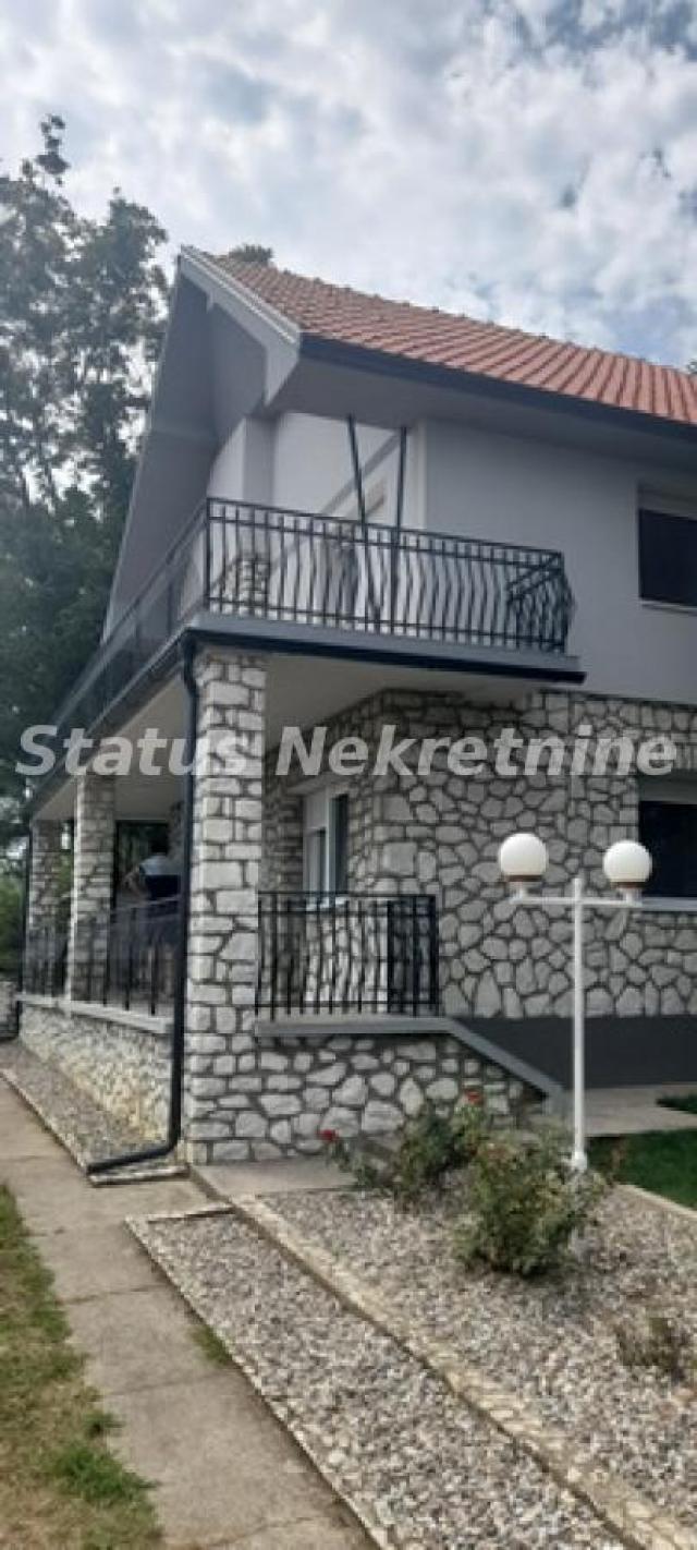 Fruška gora-Porodična kuća 137 m2 sa Pogledom gde Dunav Ljubi Nebo-065/385 8880