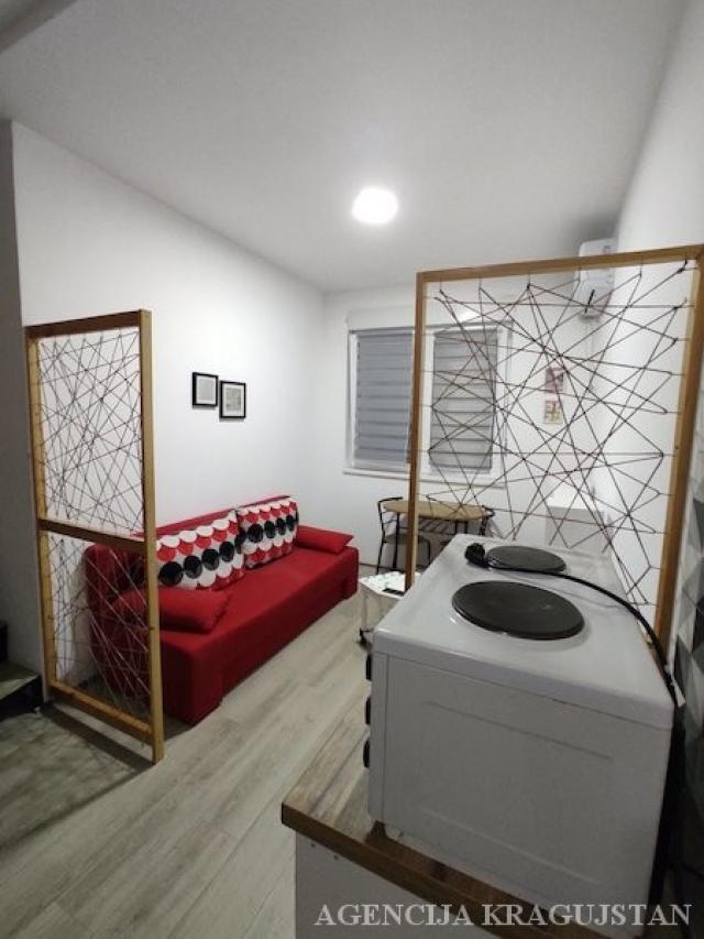 Izdavanje, Stan, 40. 00m2 , Centar