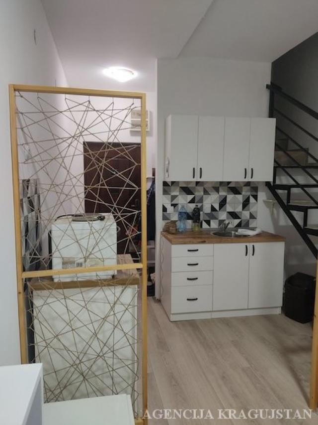 Izdavanje, Stan, 40. 00m2 , Centar