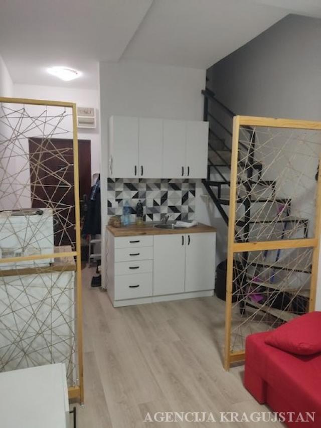 Izdavanje, Stan, 40. 00m2 , Centar