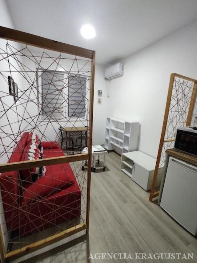 Izdavanje, Stan, 40. 00m2 , Centar