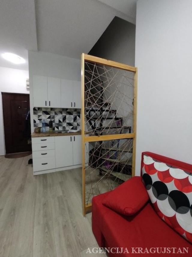 Izdavanje, Stan, 40. 00m2 , Centar