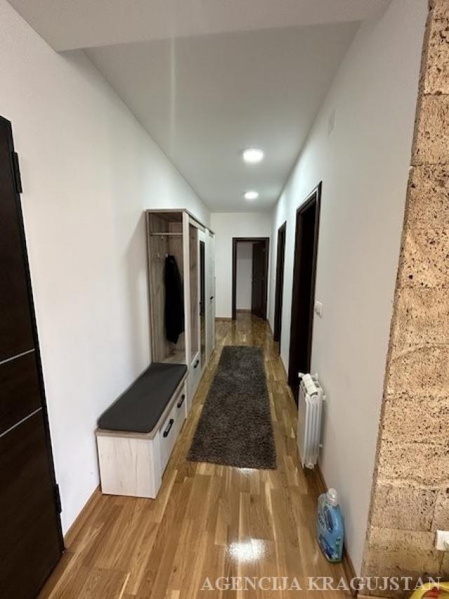 Prodaja, Stan, 130. 00m2 , Centar