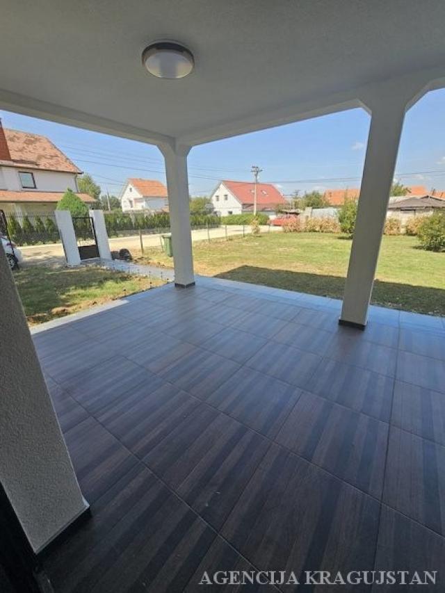 Izdavanje, Kuća, 100. 00m2 , Šumarice