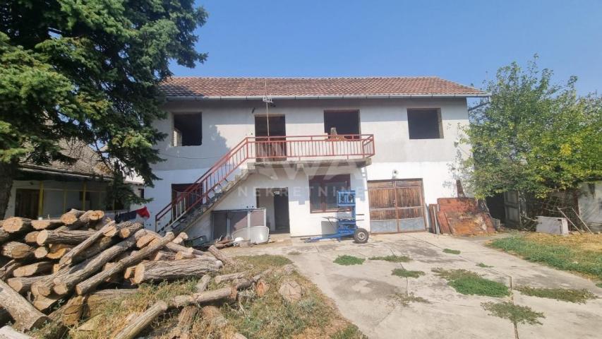 Apatin. Kuća 94m2, plac 6. 8ar