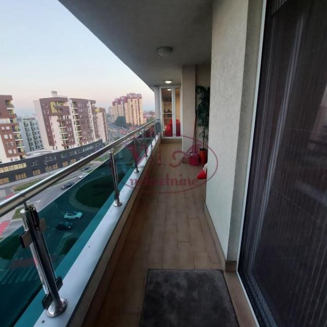 Novi Sad, Bulevar Patrijarha Pavla, lux penthouse sa dodatnom krovnom terasom u lux zgradi