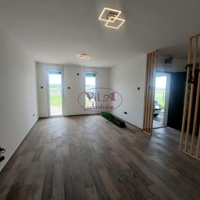 Novi Sad, Petrovaradin, Elegantna lux vila sa predivnim pogledom na Frušku goru