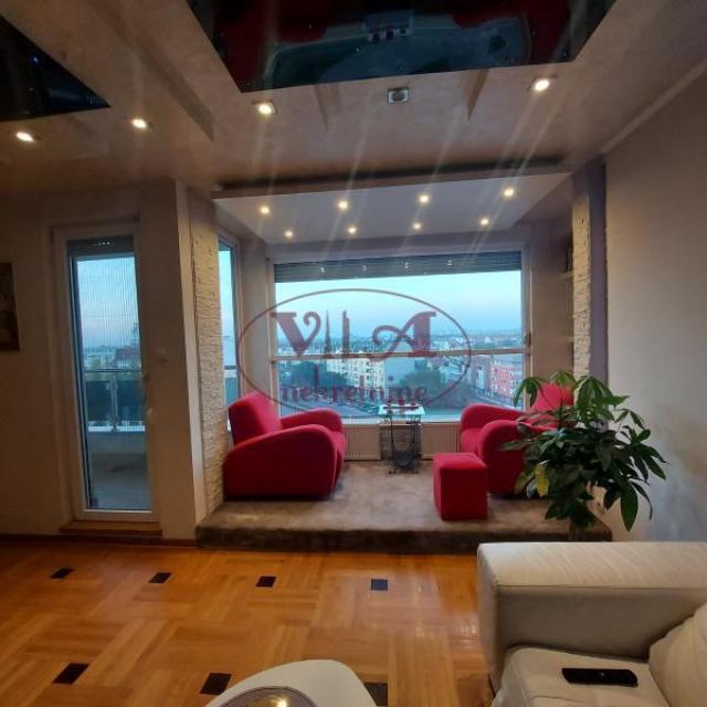 Novi Sad, Bulevar Patrijarha Pavla, lux penthouse sa dodatnom krovnom terasom u lux zgradi