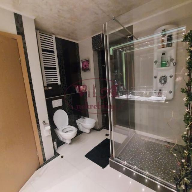 Novi Sad, Bulevar Patrijarha Pavla, lux penthouse sa dodatnom krovnom terasom u lux zgradi