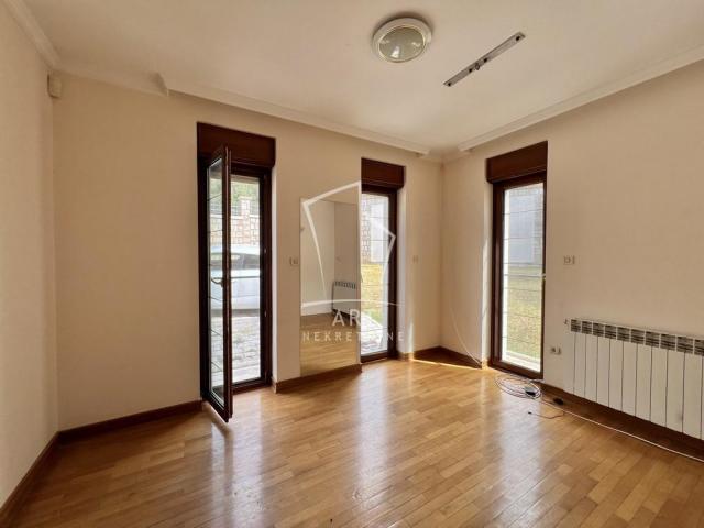 Banovo brdo, Beogradskog bataljona, 150m2 ID#8669