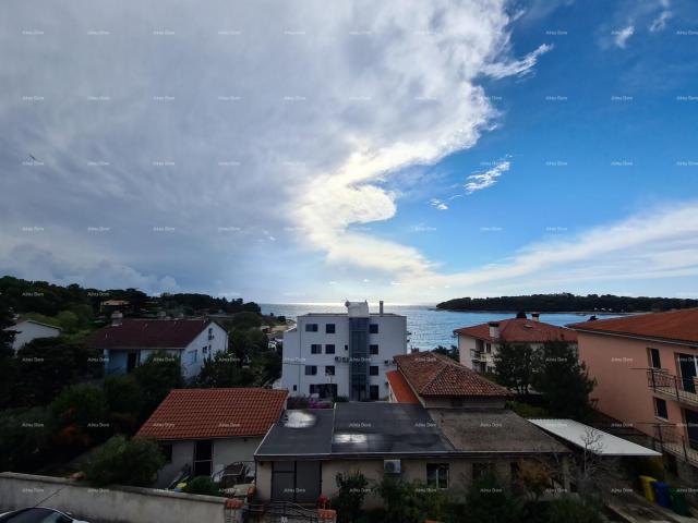 Kuća Pula. Zelenika! Samostojeća kuća! 50 metara do plaže! Pogled more!