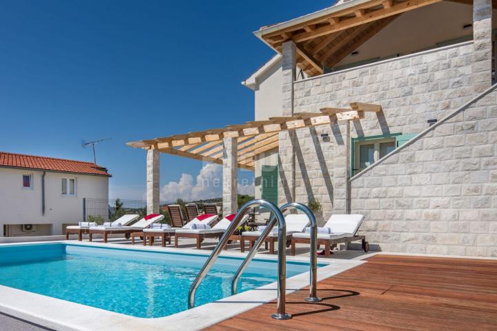 DALMATIEN, PRIMOSTEN - Wunderschöne Villa mit zauberhaftem Panoramablick auf das Meer und die Natur