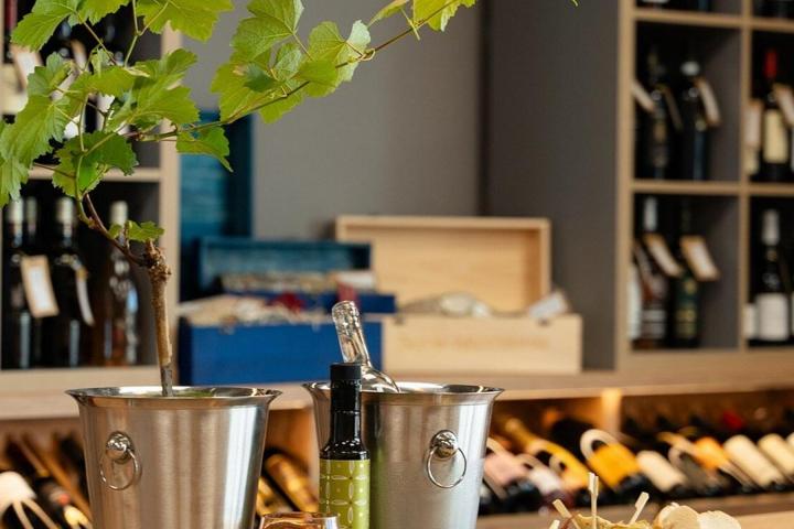 PRILIKA predivan wine bar u ACI MARINA Rovinj