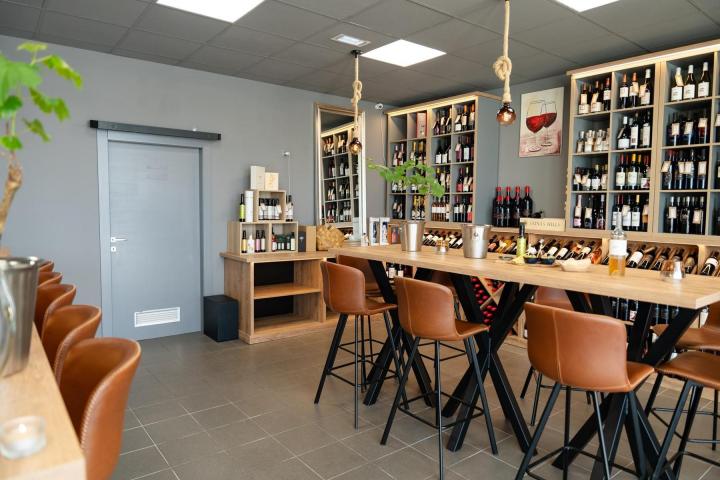 PRILIKA predivan wine bar u ACI MARINA Rovinj