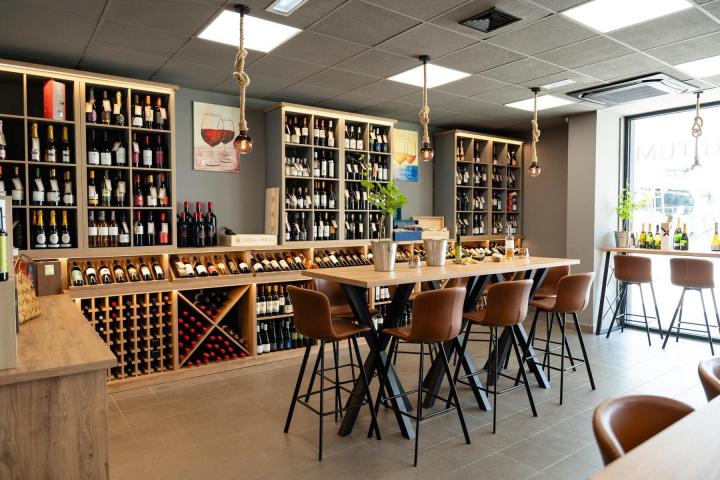 PRILIKA predivan wine bar u ACI MARINA Rovinj