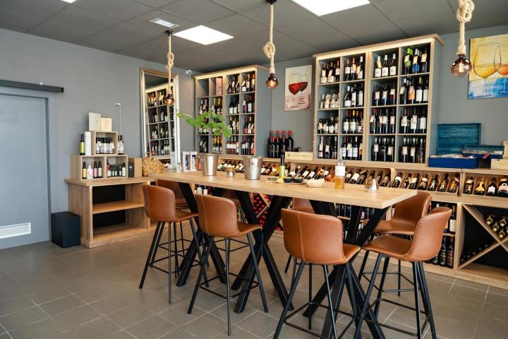 PRILIKA predivan wine bar u ACI MARINA Rovinj