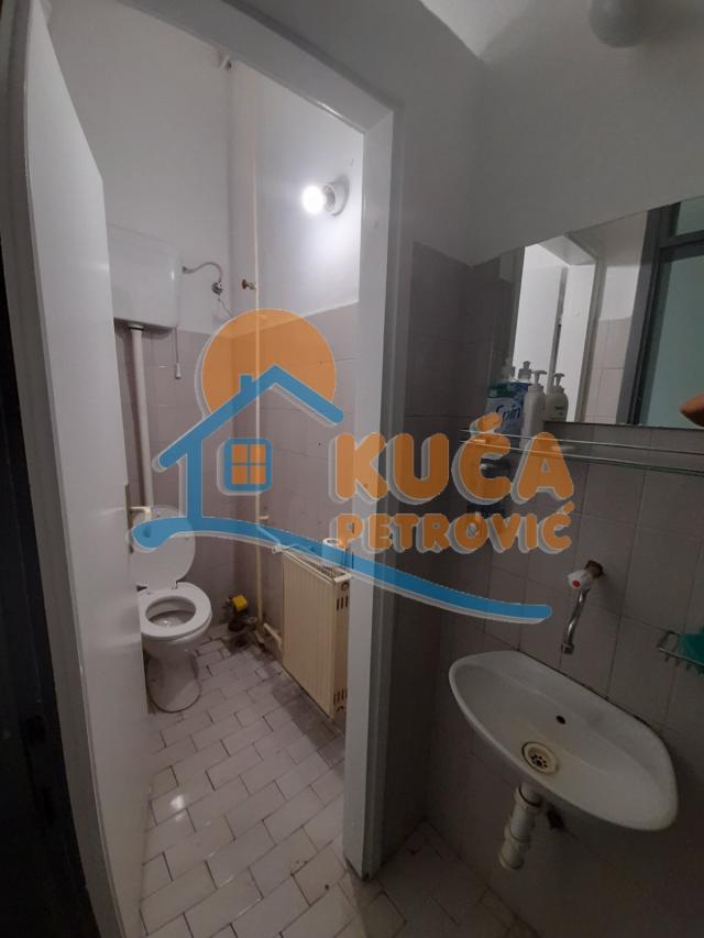 Izdaje se lokal u Zoni 2, 38m2