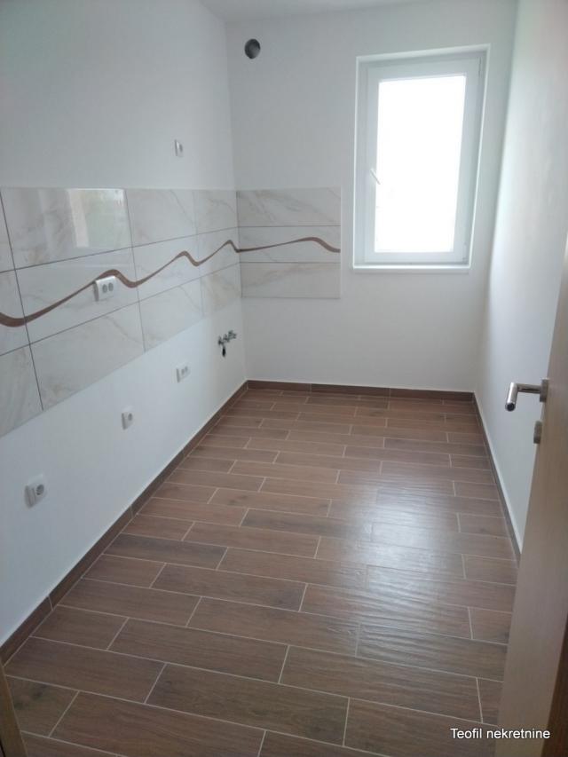 ZEMUN ZEMUN - ALTINA 55m2 , (T) , 104000e