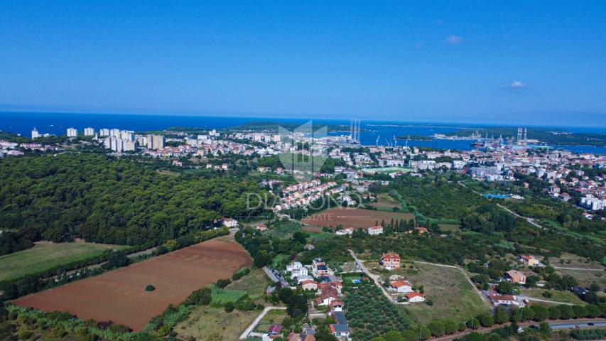 Land Pula, 901m2